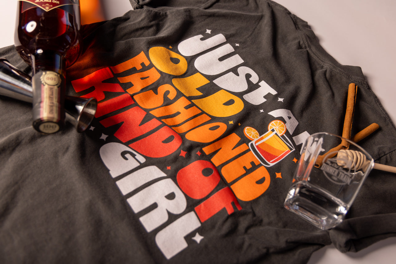 T-Shirt: A Old Fashoion Girl